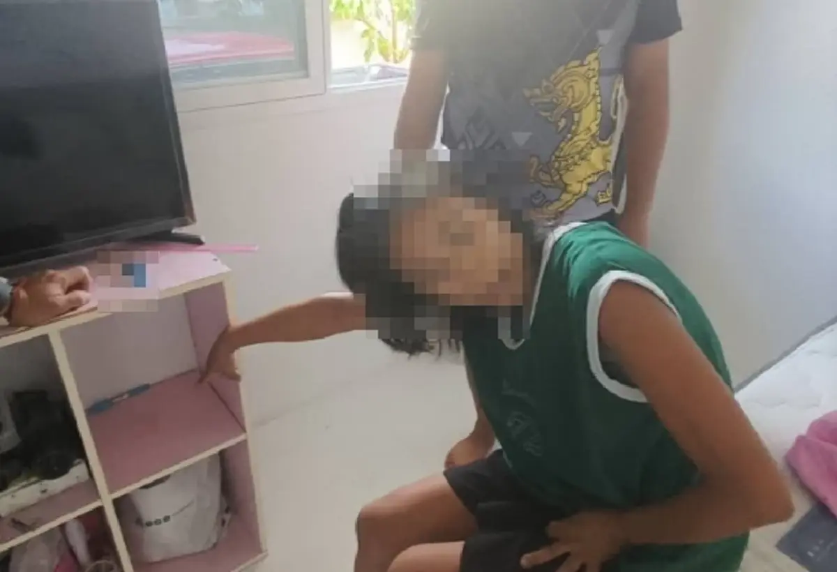 แม่สุดทน! แจ้งตำรวจจับลูกสาวคลั่งยา ดีดไม่หยุด พบยาบ้า 5 เม็ด