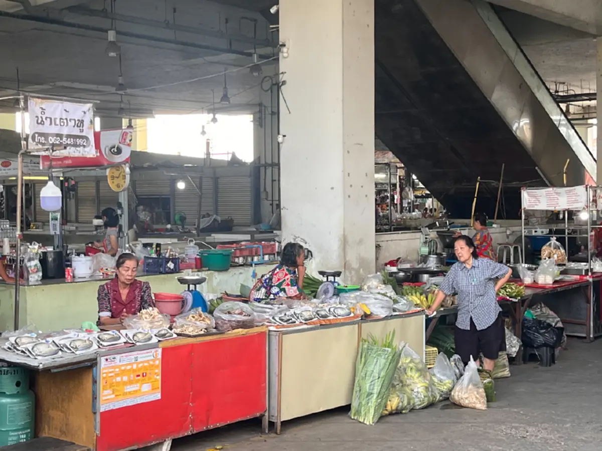 ไทยช่วยไทยพลัสวันแรก ทำตลาดเมืองเลยคึกคัก ชาวบ้านสแกนซื้อของ