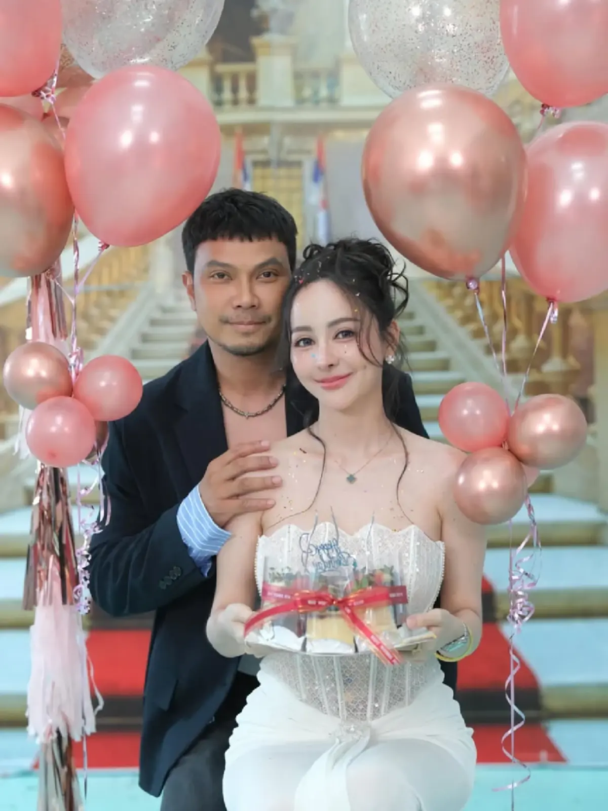หนุ่ม กะลา โผล่ร่วมเฟรมฉลองวันเกิดหวานใจ ช็อตนี้ทำชาวเน็ตฮือฮา