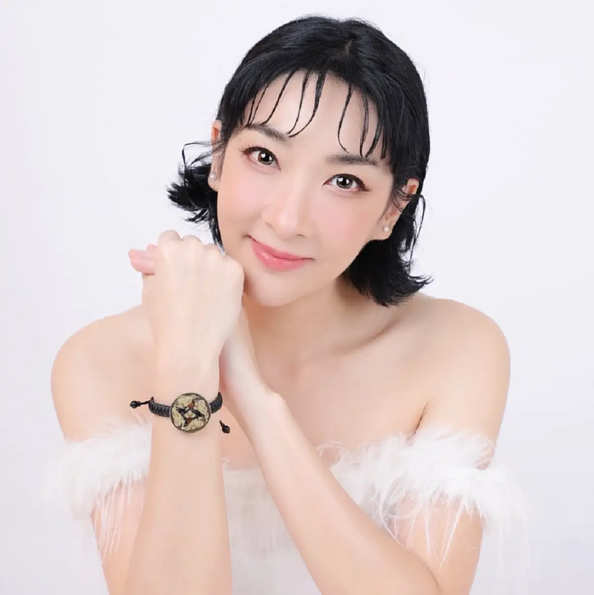 ส่อง เฟี้ยว์ฟ้าว โชว์เลขขันน้ำมนต์ แฟนๆฮือฮาเห็นเลขชัด
