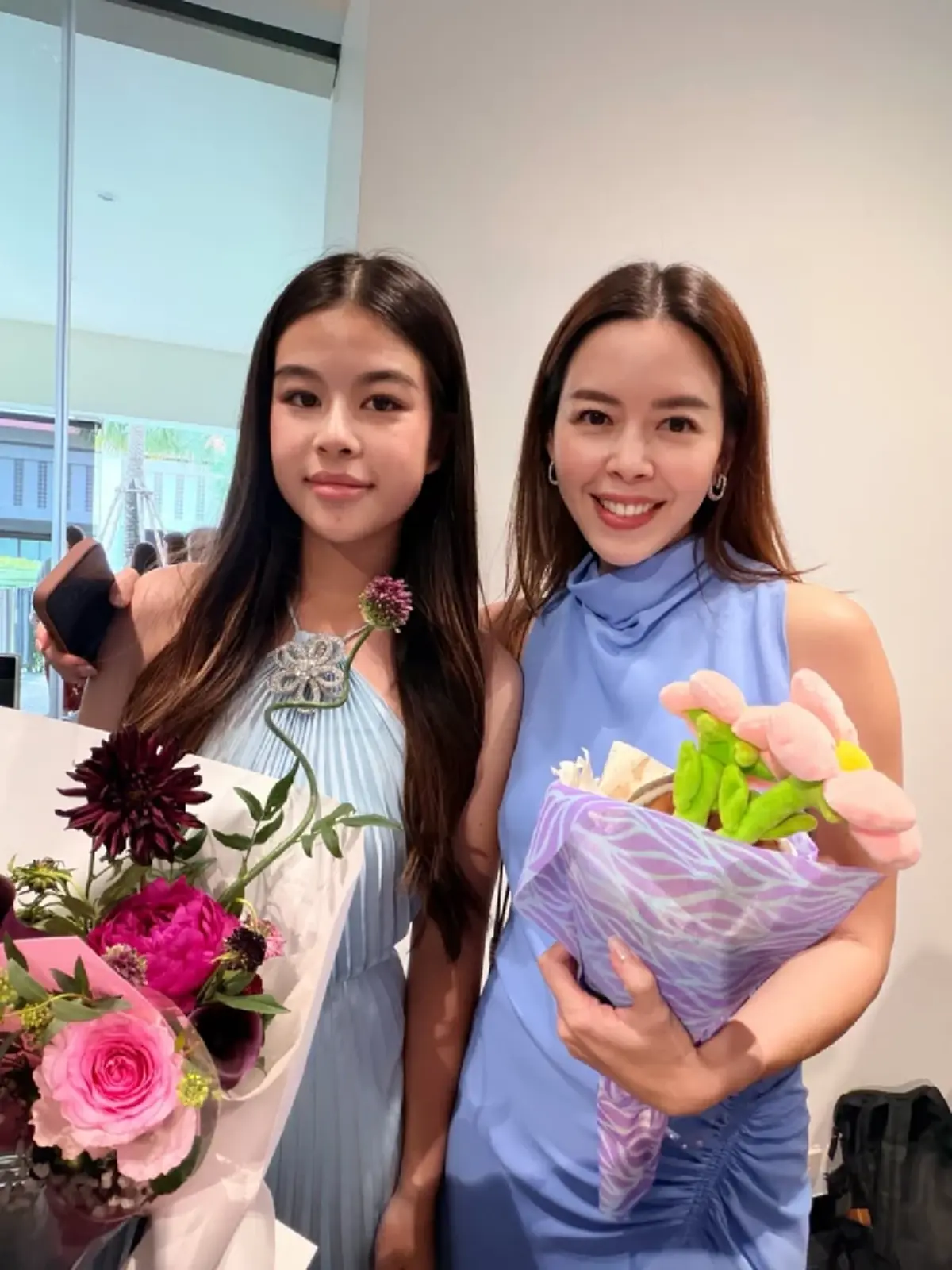"น้องโสน" ลูกสาวมอส ปฏิภาณ วัย 14 ปี สวยออร่าพุ่งกลางงานโรงเรียน