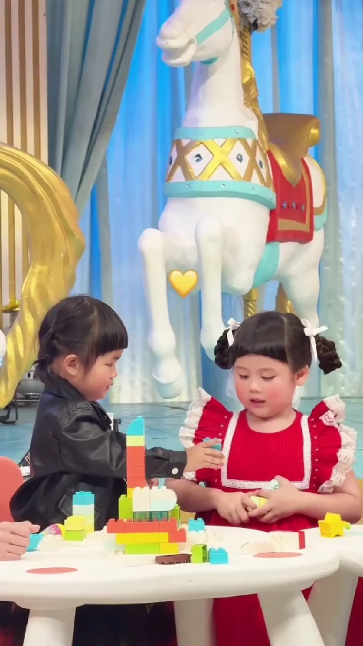 เอ็นดูไม่ไหว ลูกสาวเจอ "พี่เกล" ครั้งแรก "แม่ก้อย" ยังอดแซวไม่ได้