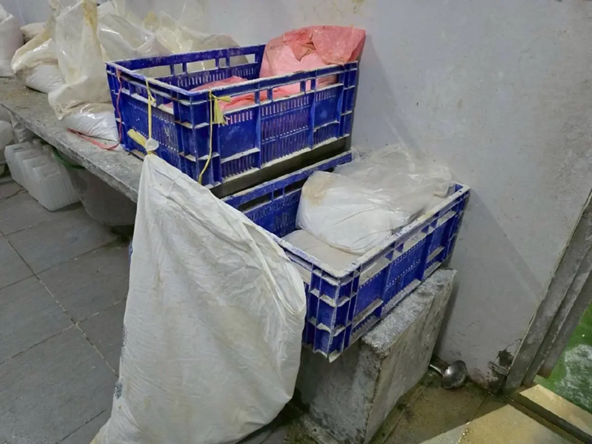 สภาพโรงงานเถื่อน ลูกชิ้น-หมูยอ ไร้ อย. ขายเดือนละ30ตัน ทั่วประเทศ