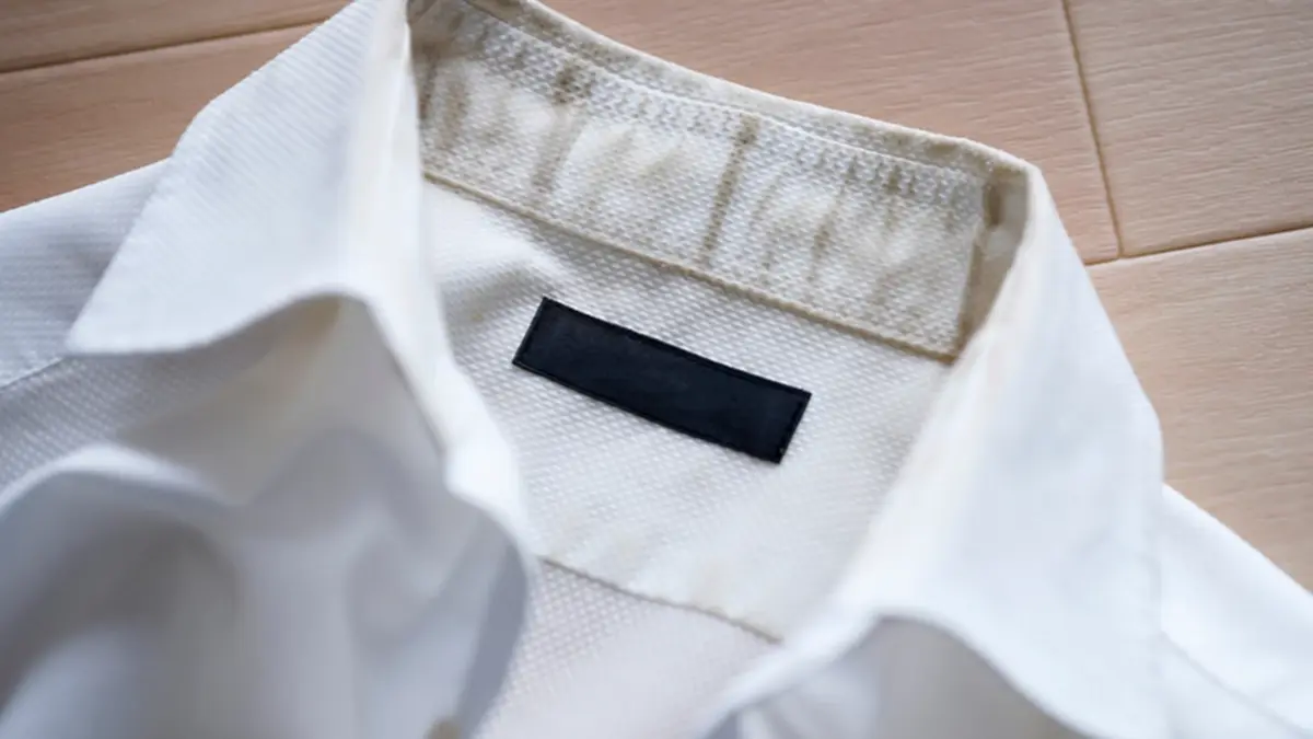 หมดปัญหาคอเสื้อเชิ้ตขาวเลอะ ผย 4 สูตรเด็ดขจัดคราบเครื่องสำอาง