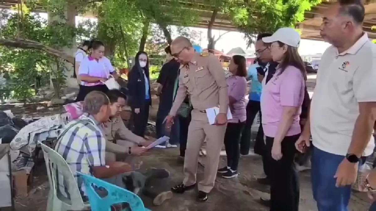 ผู้ว่าฯ ปทุมฯ รุดช่วยน้องเนม 5 ขวบอยู่ใต้สะพาน มอบทุนยากจน