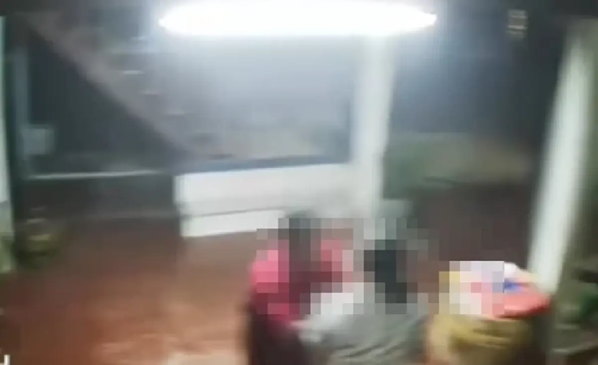 ล่าตัว เพื่อนบ้านทำร้าย ชายวัย 65 ดับสลดคาบ้าน ก่อนหลบหนี