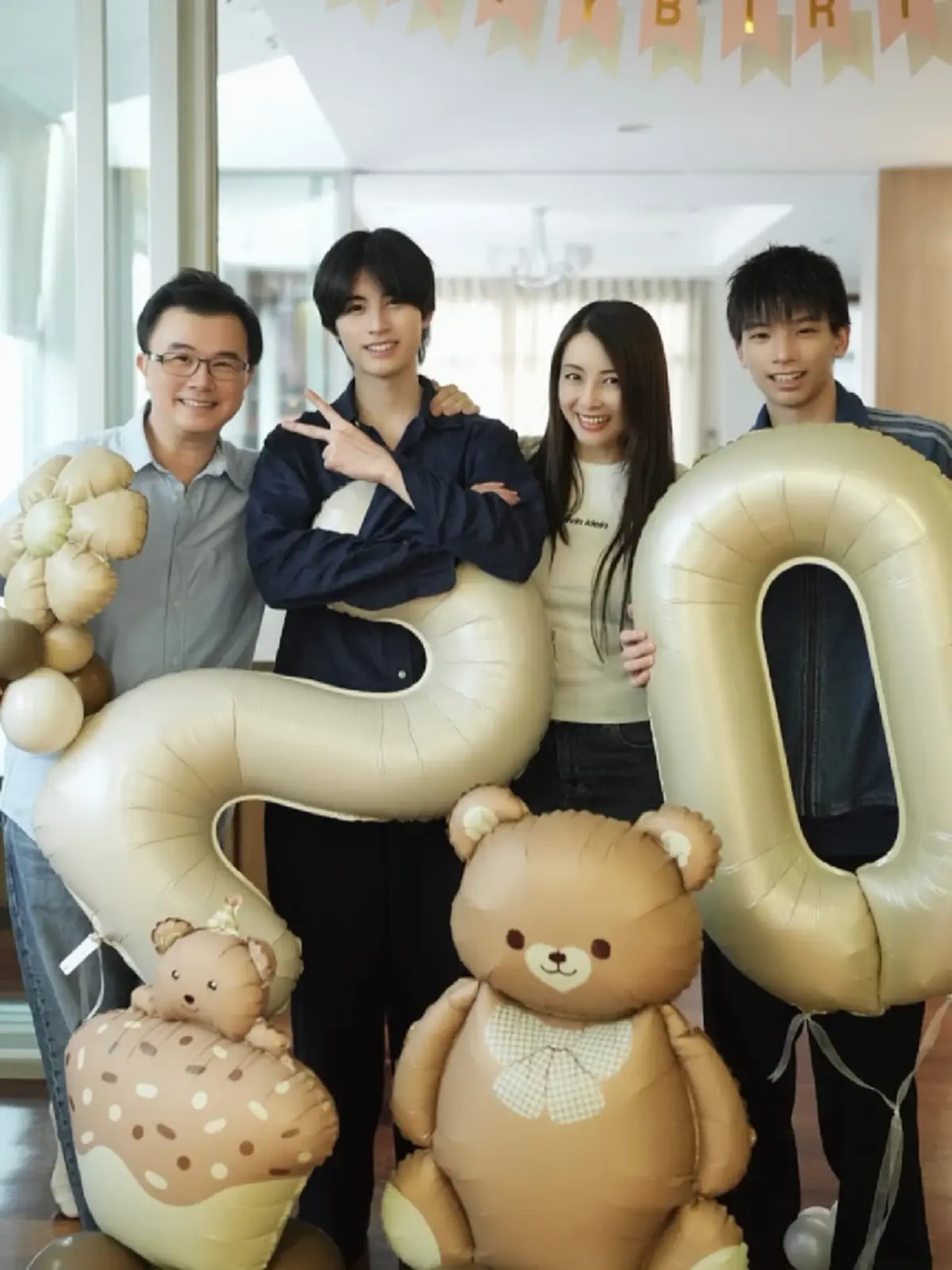 ดีเอ็นเอพรีเมียม! "โทนี่ รากแก่น" อวดภาพคู่หลานสูงแซงน้าแล้ว