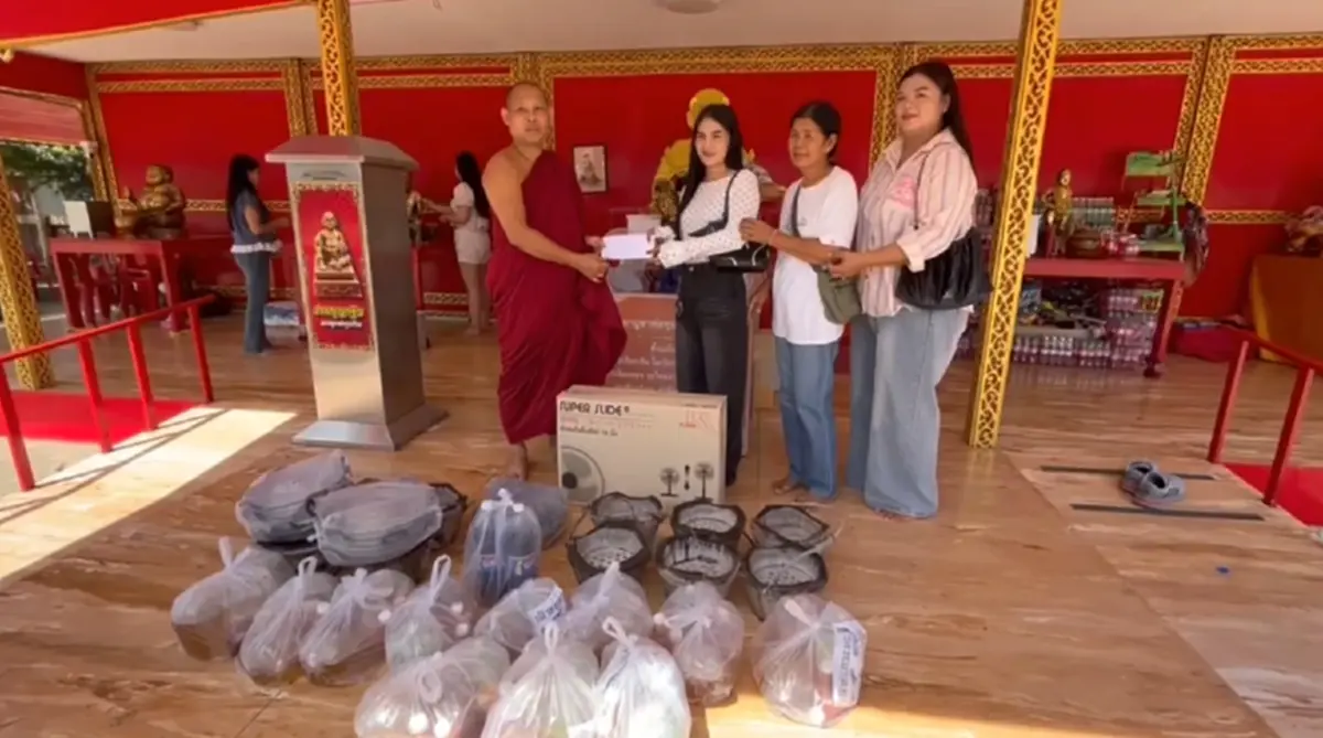 สาวถูกหวย ก่อนขนหมูกระทะแก้บนพ่อขุนช้าง พร้อมโชว์เลขฝ่ามือ