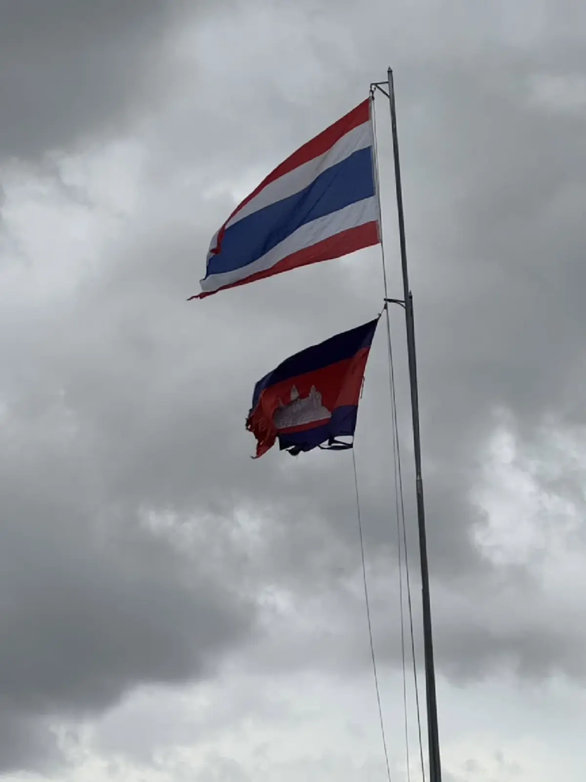 กองทัพเรือเปลี่ยนธงชาติผืนใหม่ ณ จุดผ่านแดนถาวรบ้านหาดเล็ก