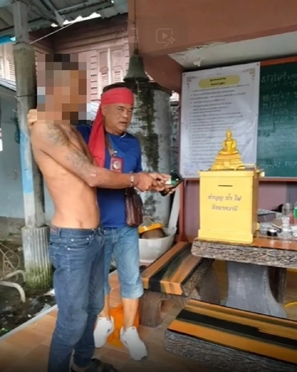 โจรใจบาป! ย่องขโมยตู้ทำบุญวัด ซ่อนไว้ในป่าช้า สุดท้ายโดนรวบ