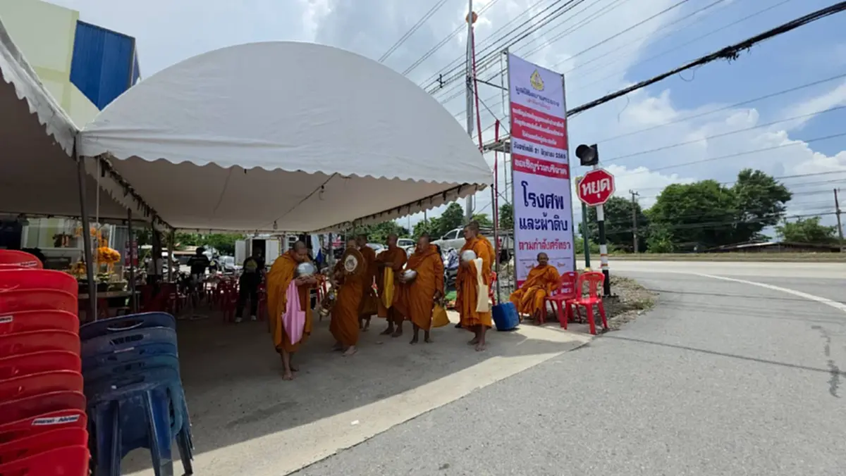 ผ้าป่ากู้ภัยยอดทะลุ 4.5 แสน คอหวยแห่ส่องเลขประทัดตรงเลขธูป