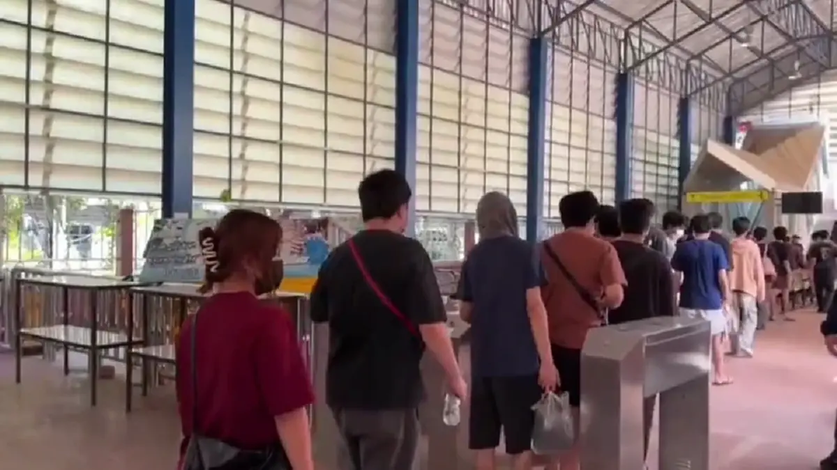 เขมรส่งกลับ 49 คนไทย กลับประเทศผ่านด่านคลองลึก จ.สระแก้ว