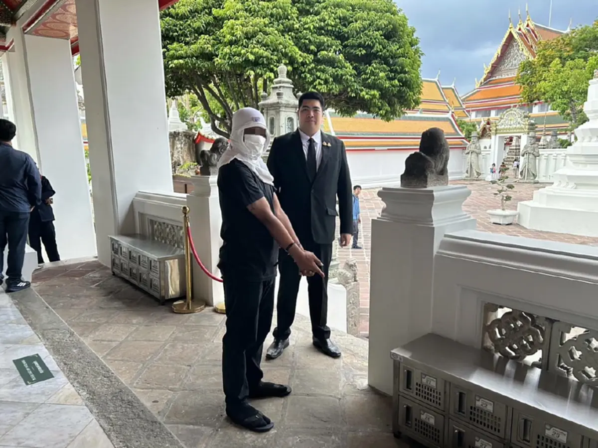 รวบตึง รปภ.รุ่นใหญ่ ปีนกำแพงวัด ท่องคาถาพรางตา แต่สงสัยผิดบท