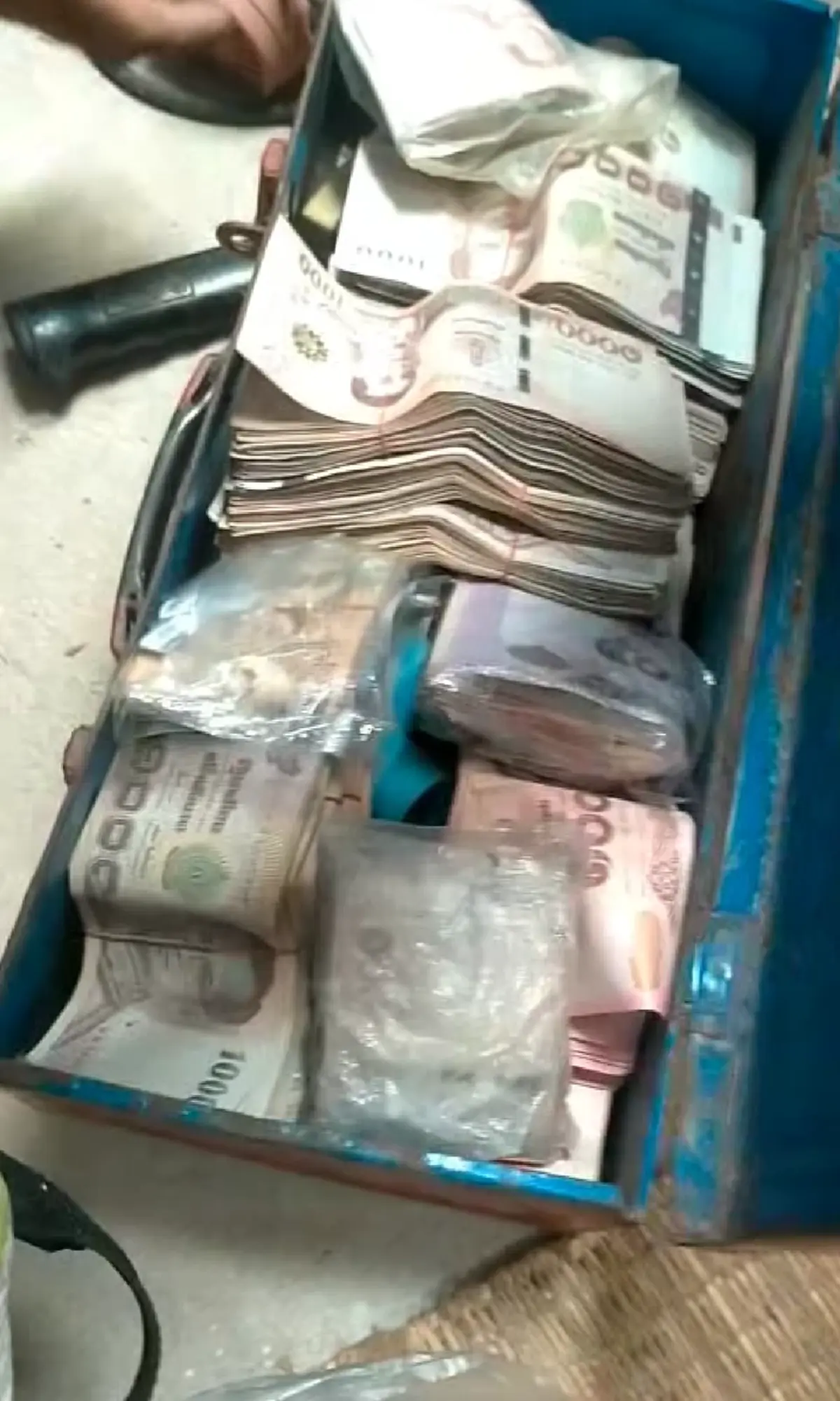 ฮือฮา เปิดหีบสมบัติพ่อเฒ่า ตกใจเห็นข้างใน ลูกหลานมีน้ำตาไหล