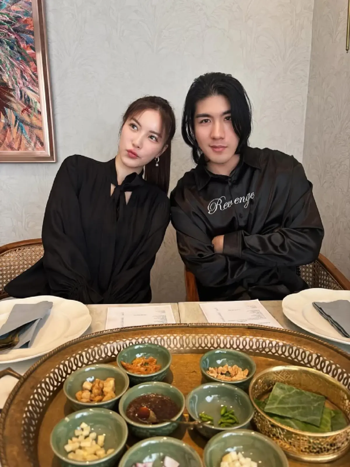 หล่อสวยใจบุญแพ็กคู่ สองพี่น้องดาราดัง ซุ่มมอบทุนการศึกษา