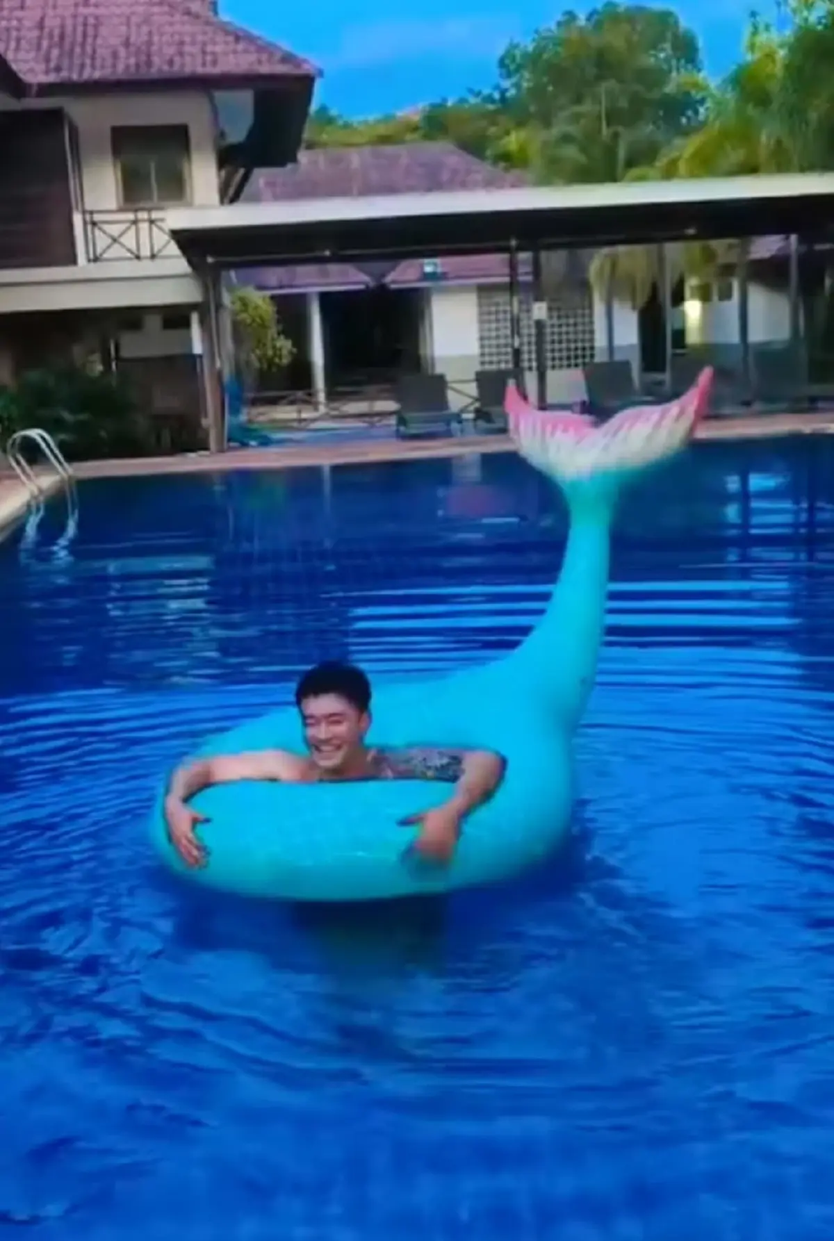 ภาพล่าสุด อดีตพระเอกชื่อดัง หลังเจอมรสุมชีวิตหนักหน่วง
