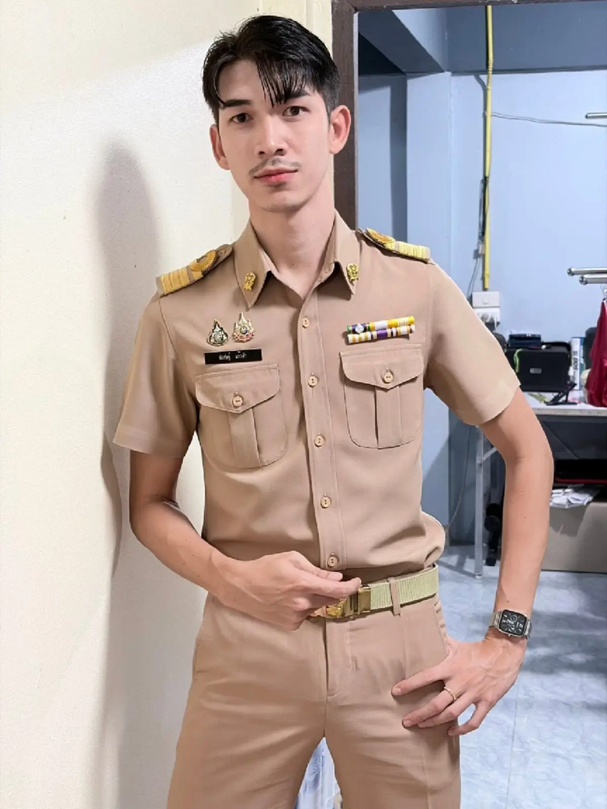 ครูหนุ่ม เดือด LGBTQ ใช้ AI ทำรูปไปมโนเป็นคู่รัก หวั่นกระทบวิชาชีพ