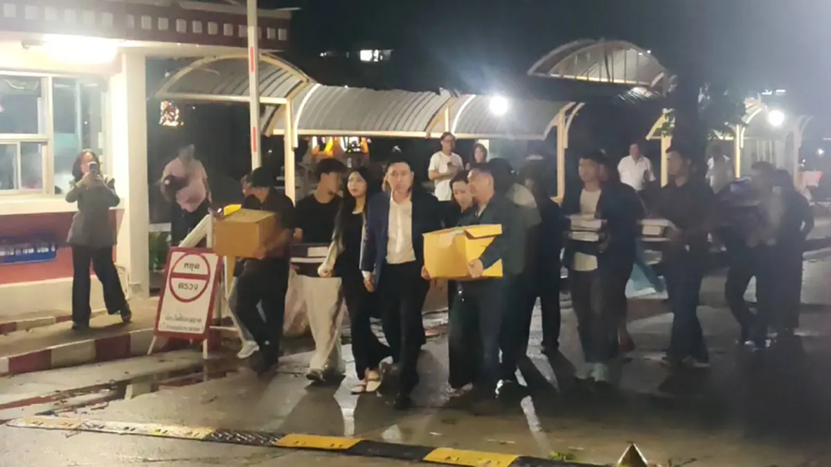 เปิดภาพแรก "ทนายตั้ม" หลังได้รับการประกันตัว พร้อมภรรยา