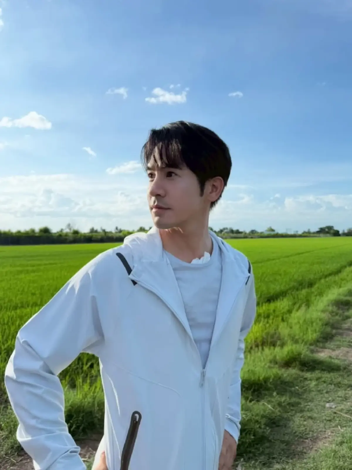 โป๊ป ธนวรรธน์’ คัมแบ็กโพสต์รูป  แต่ภาพเบื้องหลังทำแฟนๆคิดถึง