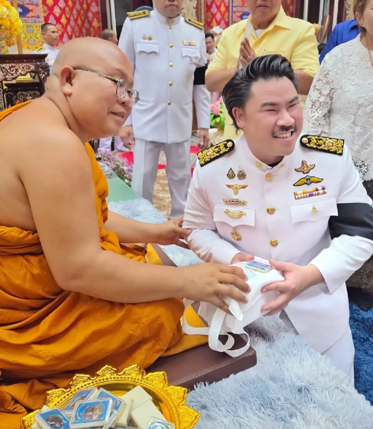 กัน จอมพลัง โชว์คำสั่งแต่งตั้งซัดกลับ หลังเจอดราม่าใส่ชุดขาว