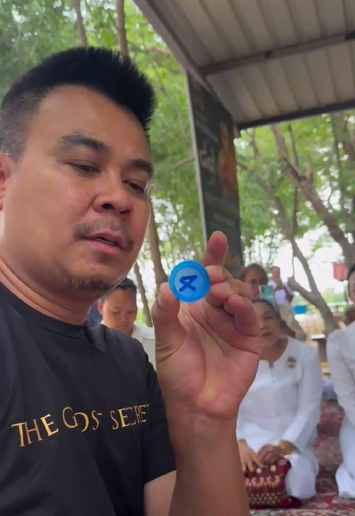 ส้มเช้ง และ ท๊อฟฟี่ ล้วงไหหยิบเลข พิธีบวงสรวงพ่อปู่ศรีสุทโธ