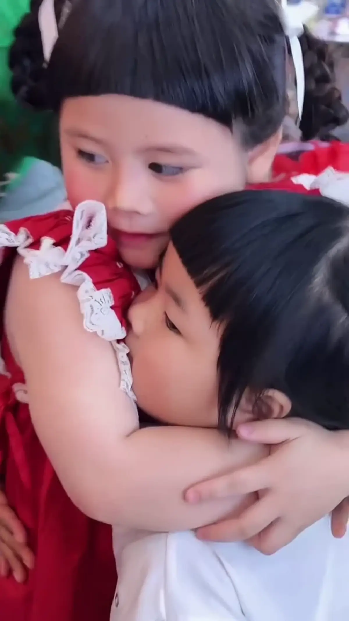 เอ็นดูไม่ไหว ลูกสาวเจอ "พี่เกล" ครั้งแรก "แม่ก้อย" ยังอดแซวไม่ได้