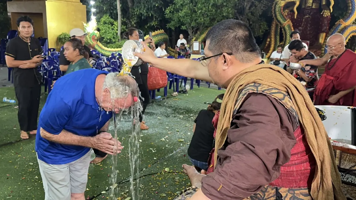สายมูแห่ร่วมพิธี "จันทร์ซ้อนจันทร์" แน่นอาศรมฤาษีเณร