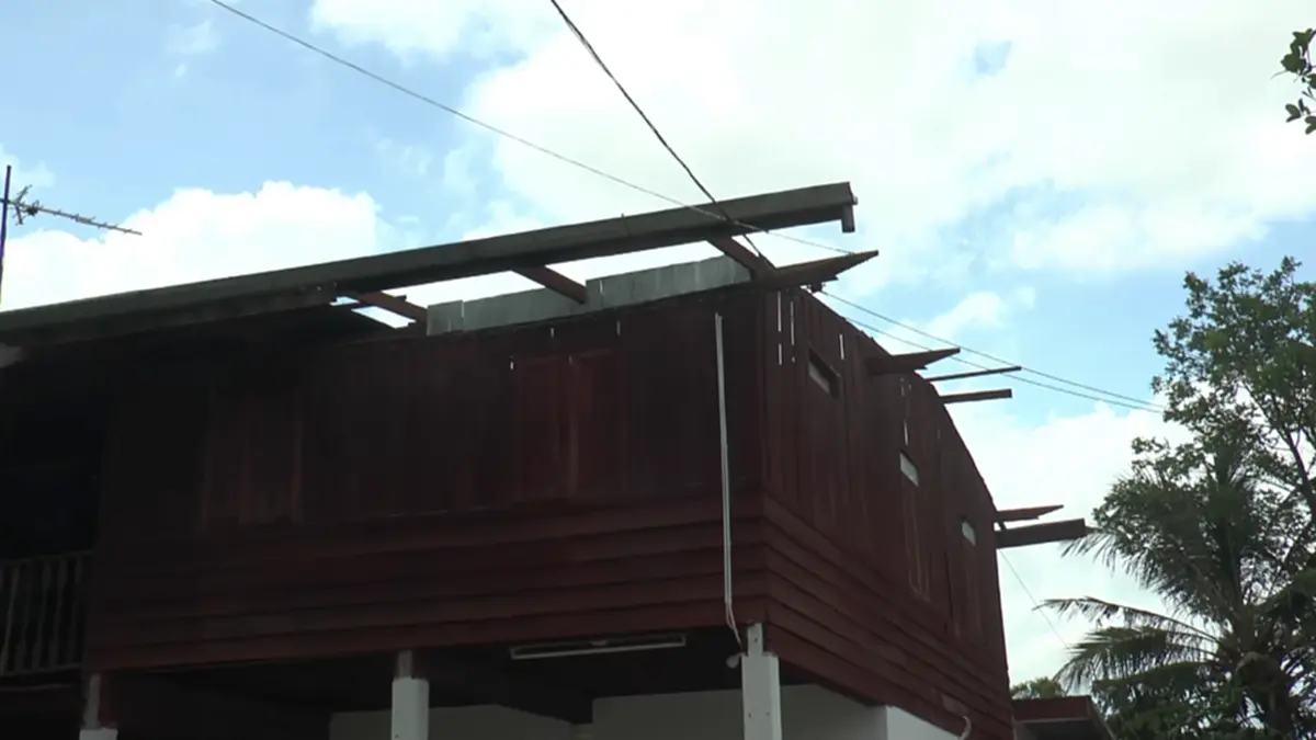 ยโสธรพายุถล่ม 3 อำเภอบ้านพังกว่า 105 หลัง ผู้ว่าฯ สั่งเร่งช่วยด่วน