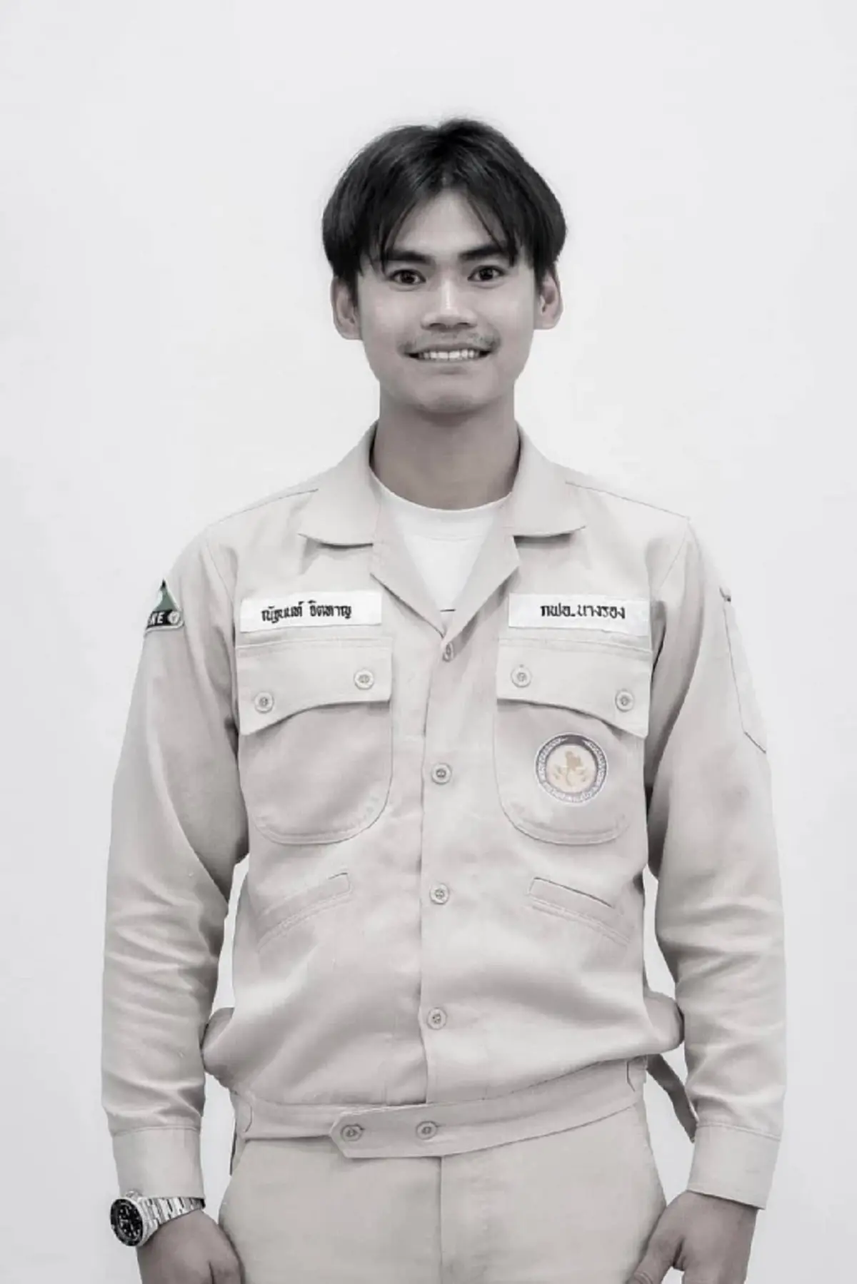 แห่ซูมเสื้อ อานนท์ ชนแฟนสาว-กาฟิวดับ เห็นข้อความชัด ๆ ยิ่งสาปหนัก