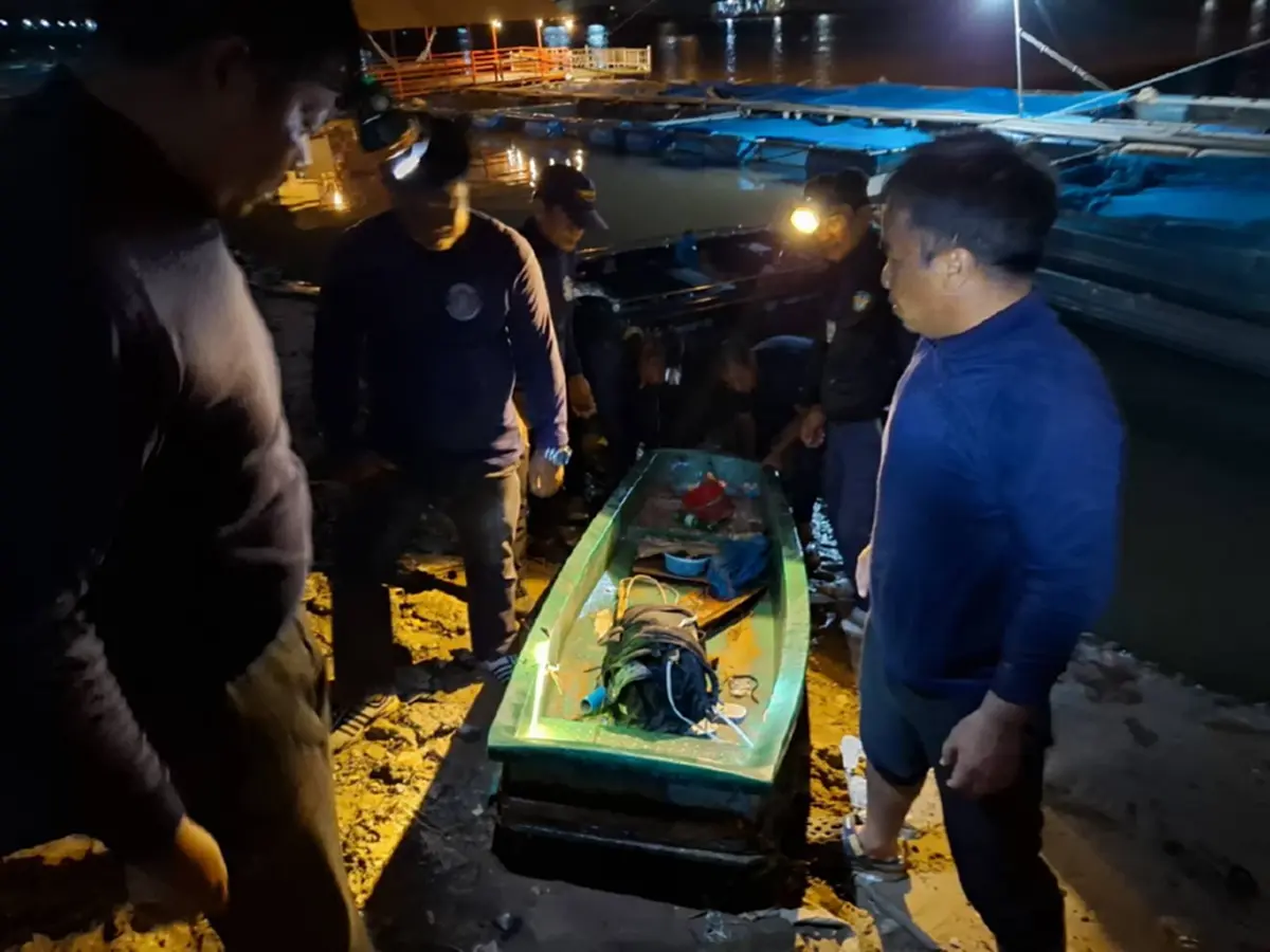 ลุยจับลักลอบหาปลา "ฤดูน้ำแดง" ยึดเรือ-เครื่องช็อตปลาเพียบ