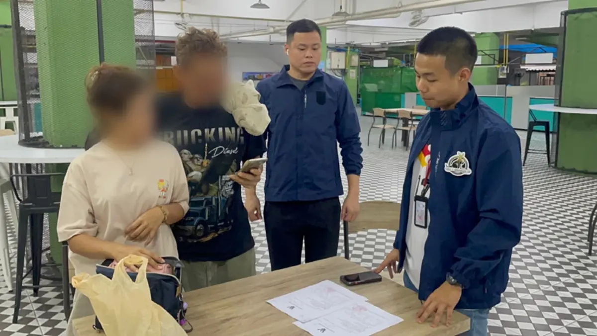 รวบ “ช่างนัท-ซ้อโอ๋” สองผัวเมียเปิดเพจรับสร้างบ้านทิพย์