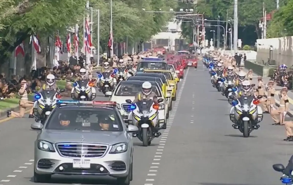 พสกนิกรร่ำไห้ น้อมส่งเสด็จขบวนเชิญพระศพ "เจ้าฟ้าพัชรกิติยาภาฯ"