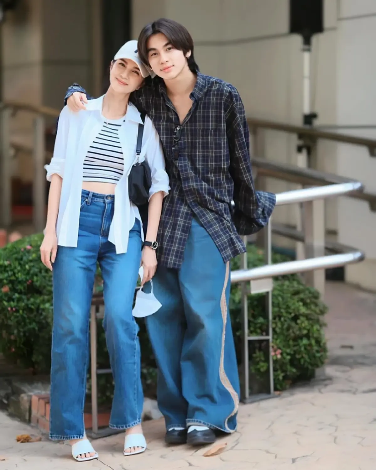 โบว์ สุดภูมิใจลูกชาย เจย์ ถอยรถป้ายแดง แฟนคลับแห่ซูมเลขทะเบียน