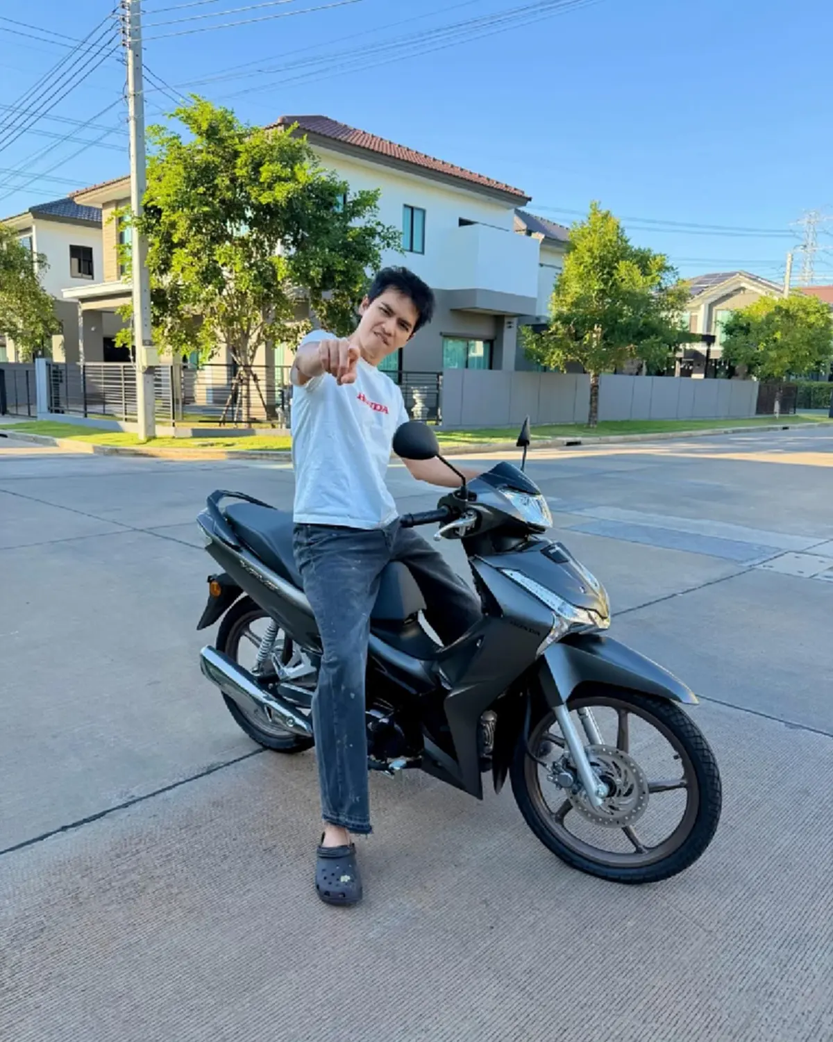 เฉลยแล้ว นักร้องดัง ตอบชัดทำไมรูปมัว  รู้สาเหตุถึงกับเอ็นดู