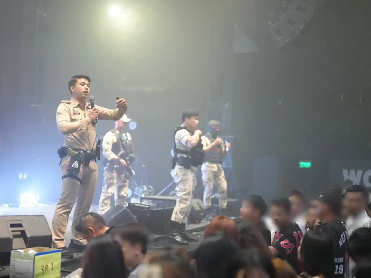 มท.3 นำทีมบุกเอง! ทลายผับดังนครปฐม เจอยาเสพติดเกลื่อน