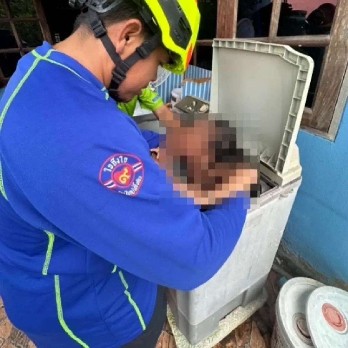 ระทึก! หนูน้อย 3 ขวบมุดถังปั่นเครื่องซักผ้า ติดคานาน 2 ชั่วโมง