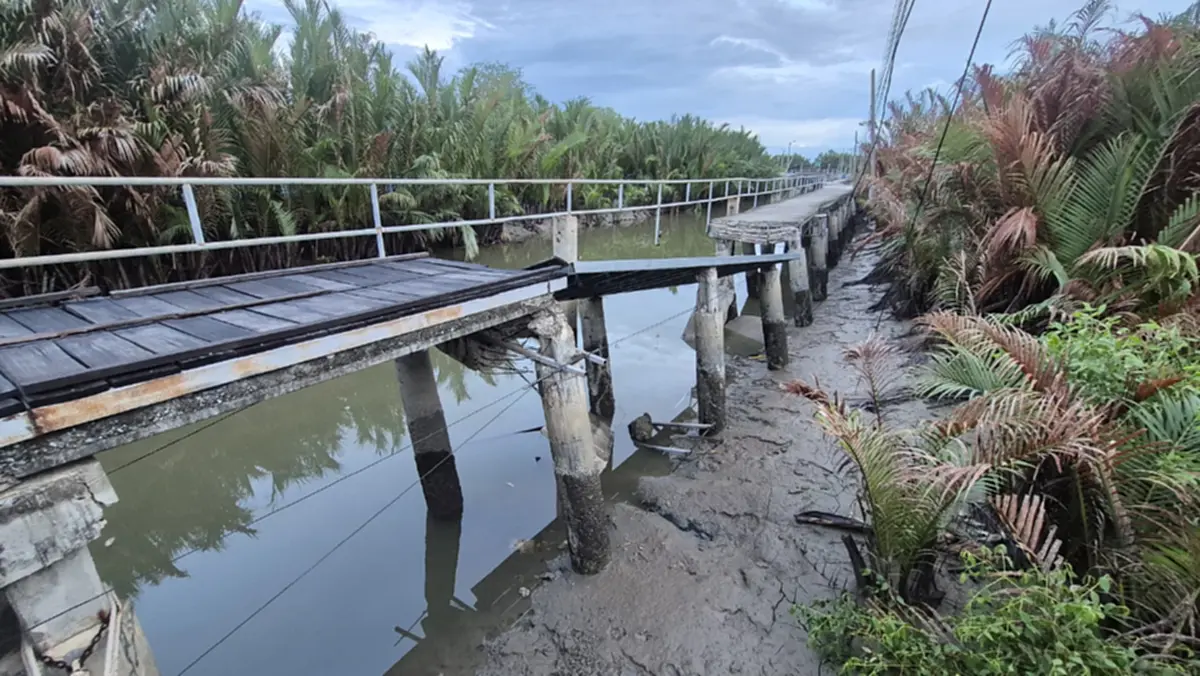 สะพานคลองแดนถล่ม ติดปมกรมเจ้าท่าชี้ 'สะพานเถื่อน' ห้ามซ่อม