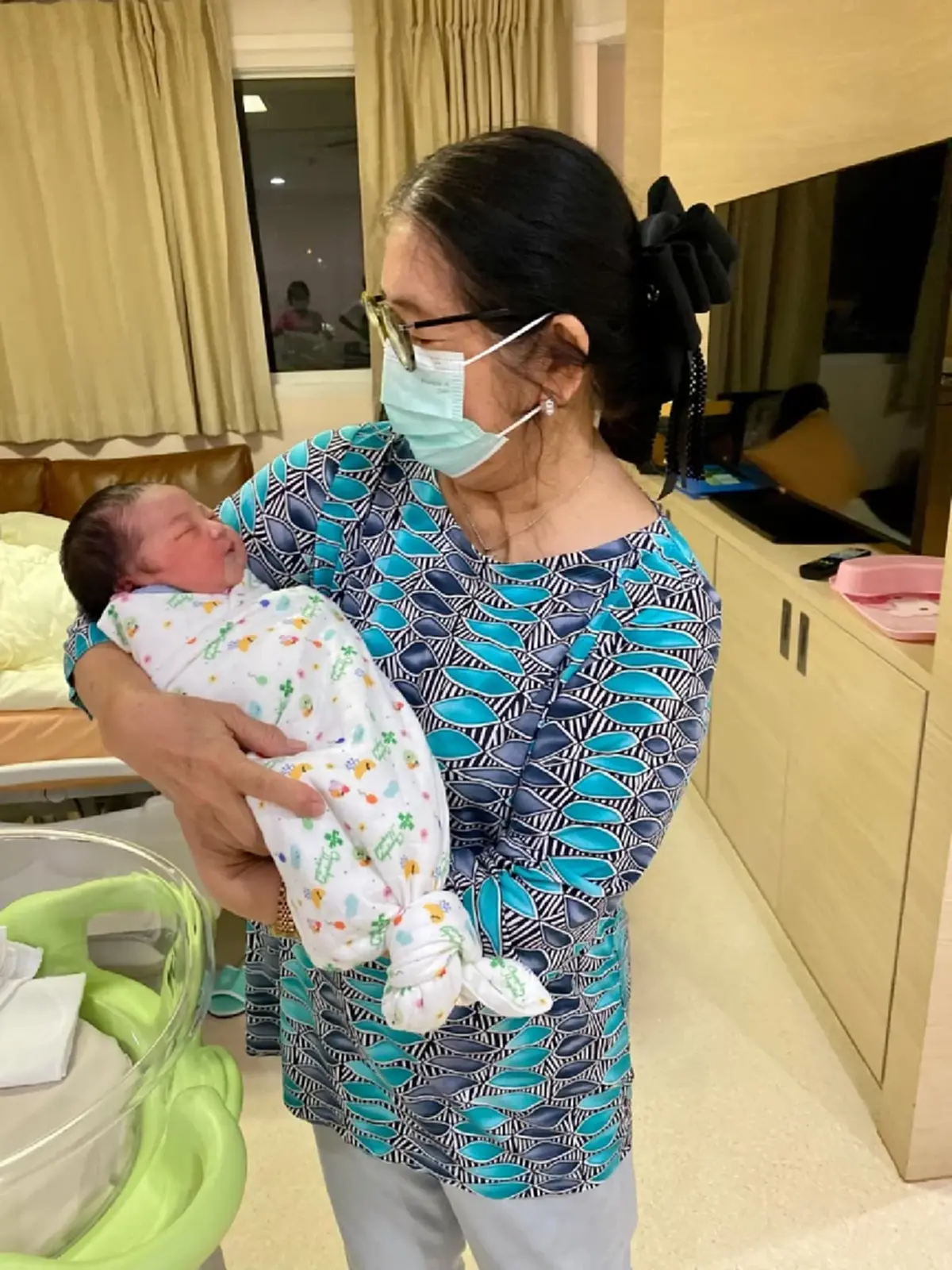 คุณพ่อป้ายแดง "ตั้น พิเชษฐ์ไชย" ประกาศข่าวดี ภรรยาคลอดลูกคนแรก 
