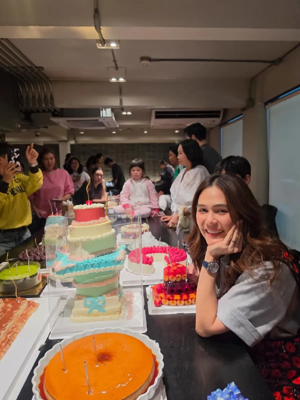 ตัวแม่ 45 ยังแจ๋ว "ชมพู่ อารยา" ฉลองวันเกิดสุดอบอุ่นพร้อมหน้าลูกๆ