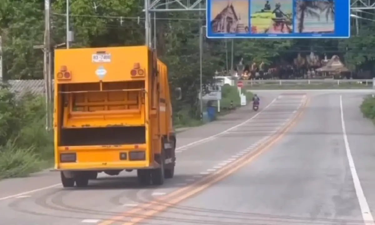 ผงะ! คนงานเก็บขยะเจอขาโผล่ เปิดถังพบร่างสาวถูกทิ้งในซอยเปลี่ยว