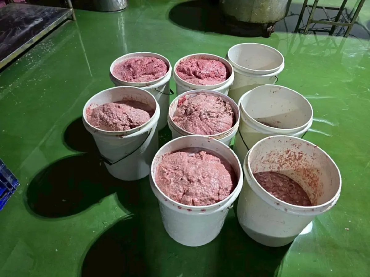 บุกทลายโรงงานดัง ผลิตหมูยอ-ลูกชิ้นเถื่อน 20 ยี่ห้อ ส่งขายทั่วไทย