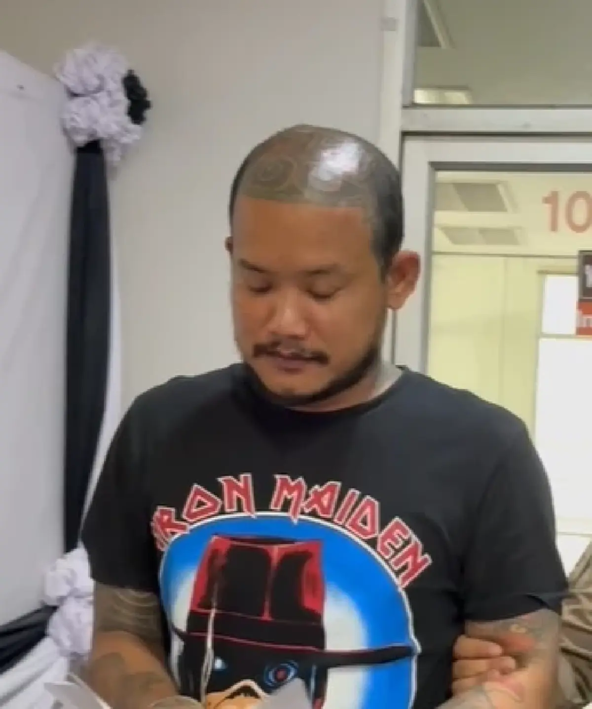 คุมตัว "เสือดุสิต" ฝากขังศาล ค้านประกันตัว ไร้เงาเพื่อนมาเยี่ยม