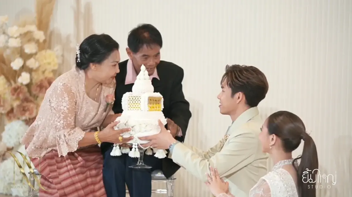 วิวาห์หวานฉ่ำชื่นมื่น นุ่น ดำดง ควงแขน  นุ กฤษฎา เข้าพิธีแต่งงาน