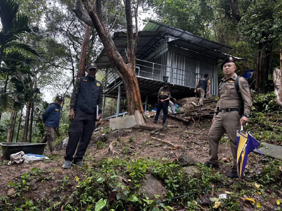 ฟันเฒ่า 64 รุกป่าเขาโต๊ะแซะภูเก็ต แอบถางป่าสร้างบ้านพัก