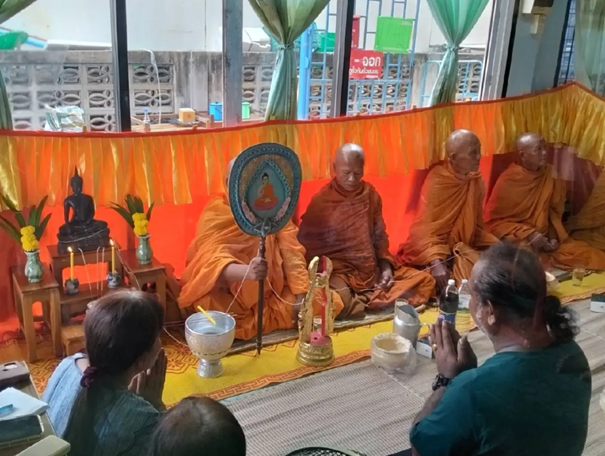 ฮาลั่น! พระสวดจบเกือบฉันเพล ก่อนรู้ความจริงว่า "มาผิดบ้าน"