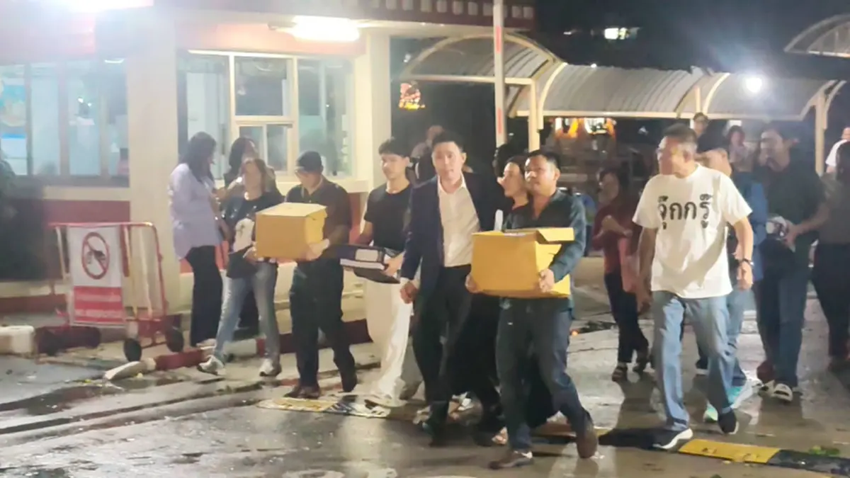 เปิดภาพแรก "ทนายตั้ม" หลังได้รับการประกันตัว พร้อมภรรยา