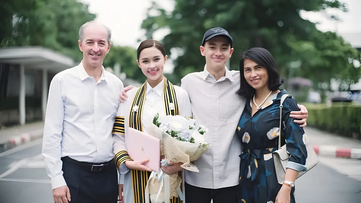 หล่อระดับพระเอก! "แพทริเซีย" อวดภาพฉลองวันเกิดน้องชาย