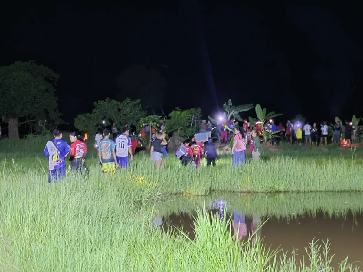 สลดชายวัย 47 ลงนามัดข้าว-เก็บผักกระเฉด พลัดลื่นตกสระเสียชีวิต