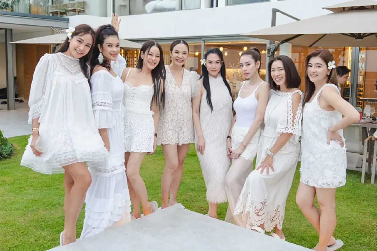 รวมตัวแม่แก๊งนางร้ายฉลองวันเกิด "กีต้าร์-เปิ้ล" สวยอมตะทุกคน