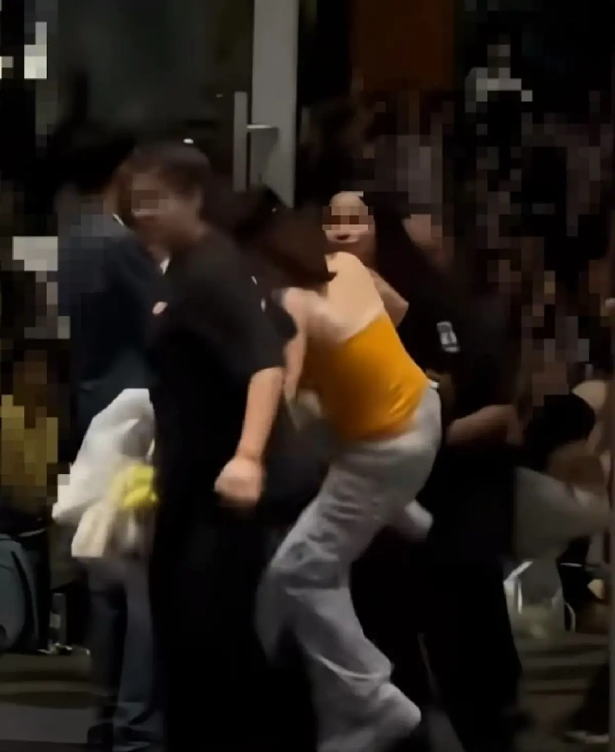 ดราม่าบานปลาย "สถานทูตจีน" เคลื่อนไหวแล้ว ปมสาวจีนในงานแฟนมีต